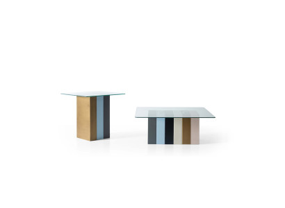 Moderner Set aus zwei Tischen mit bunten Akzenten und Glas