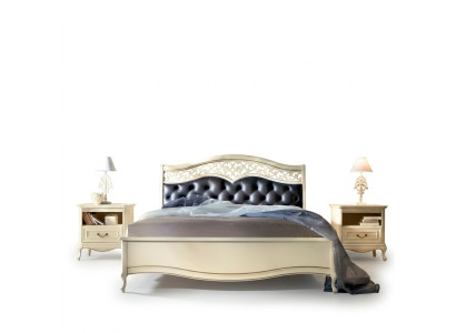 Komplett Schlafzimmer Bett + 2x Nachttische Klassisches Holzmöbel Chesterfield