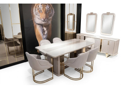 Elegantes weißes Esszimmer-Set mit Esstisch, Stühlen und Sideboard