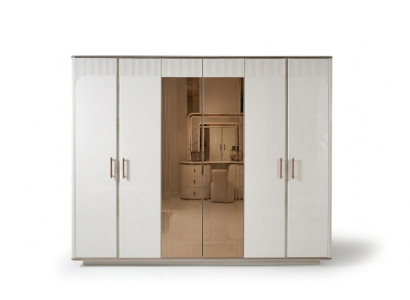Kleiderschrank aus Holz in Weiß, eleganter moderner Stil