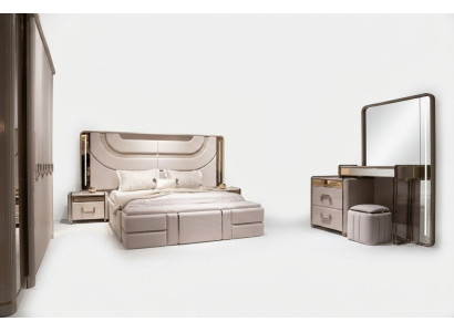 Elegantes Schlafzimmer-Set aus Holz in Beige mit Bett, Nachttischen