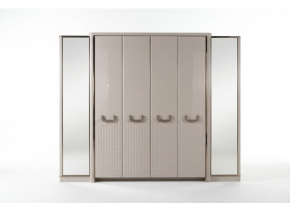 Moderner Kleiderschrank aus Holz in Beige