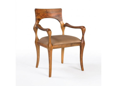 Eleganter brauner Stoffsessel aus Holz im modernen Design