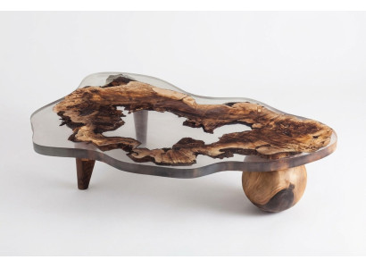 Moderner Couchtisch aus Holz in Braun