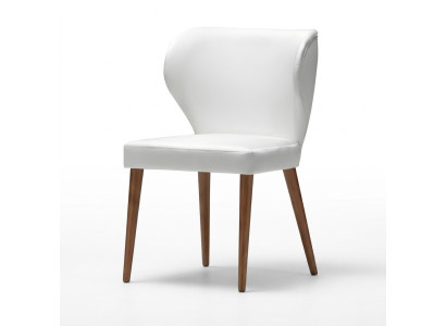 Weiße Holzstuhl im eleganten Design für modernes und klassisches