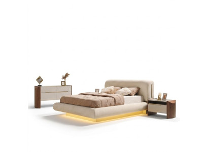 Elegantes Schlafzimmer-Set in Beige aus Holz mit Spiegel