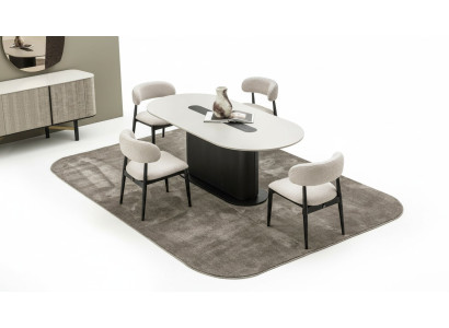 Elegantes Esszimmer Set aus Holz in Beige mit modernem Design