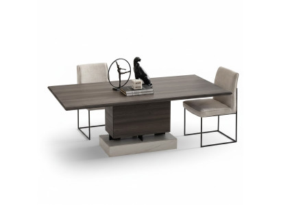 Eleganter brauner Esstisch aus Holz im modernen Design