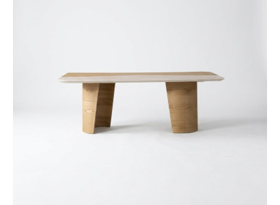 Eleganter brauner Couchtisch aus Holz im modernen Stil