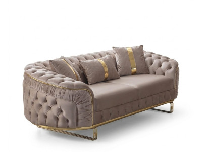Ein modernes, bequemes Sofa schafft Harmonie im Raum.