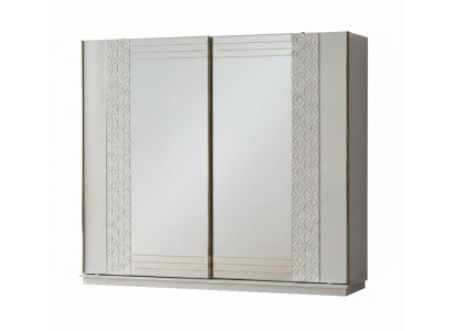 Moderner Kleiderschrank mit stilvoller Optik und viel Stauraum