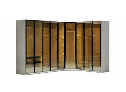 Moderner Eckschrank mit funktionalem Design und viel Stauraum