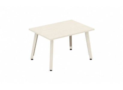 Ein moderner hellfarbiger rechteckiger Esstisch aus Holz in stilvollem Design