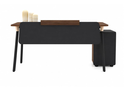 Eleganter Schreibtisch mit viel Platz integrierten Schubladen