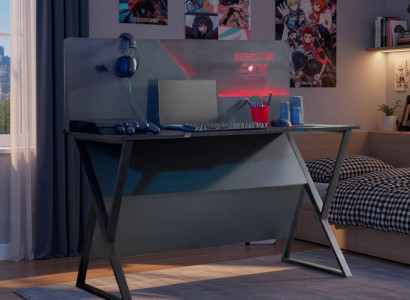 Moderner Schreibtisch mit Metallgestell und LED-Lichtern