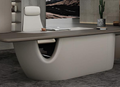 Moderne Chefschreibtisch und ergonomischer Sessel im exklusiven Design