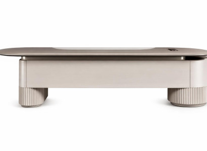 Moderner Chefschreibtisch mit eleganter Optik und großzügigem Design