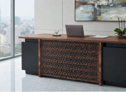 Eleganter Schreibtisch aus Holz und Metall mit besonderer Front
