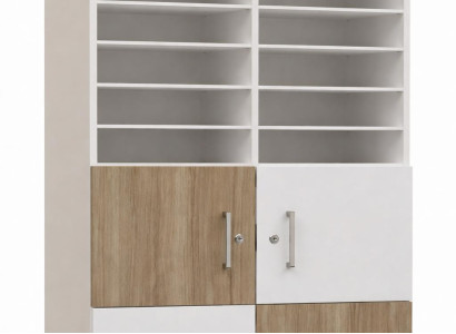 Schrank im minimalistischen Design mit weißen Regalen und Holztüren