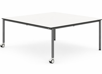 Minimalistischer Schreibtisch mit Metallrahmen und praktischen Rollen