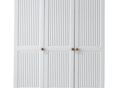 Kleiderschrank Modernes Design Großzügiger Stauraum Elegante Details Stilvoll