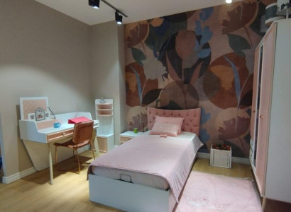 Kinderzimmer Möbel Bett Nachtisch Kleiderscrank Schreibtisch Kommode mit Spiegel