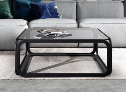 Rechteckiger Couchtisch aus Glas mit modernem Holzllgestell in Wohnzimmer