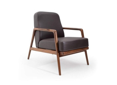 Design-Akkzent: Sessel in Trendfarbe mit schlichtem Holzrahmen neu