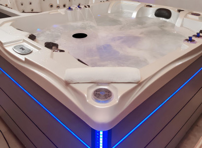 Whirlpool Outdoor Spa Pool Massagebad Blubberbad Außenwhirlpool 213x165 cm