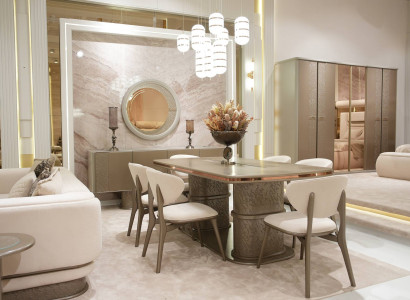 Elegantes Esszimmer-Set in Beige aus Holz mit Stühlen und Konsole