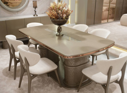 Elegantes Esszimmer-Set aus Holz in Beige mit stilvollem Design