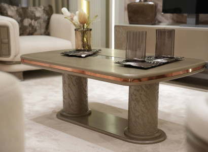 Moderner Couchtisch aus Holz in Braun, elegantes Design