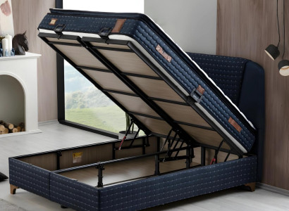 Blaues Textilbett modern mit Holzrahmen