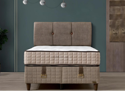 Elegantes braunes Bett mit Matratze aus Holz und Textil