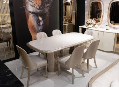 Elegantes Esstisch- und Stuhl-Set aus Holz in Beige modern