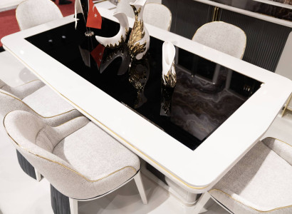 Elegantes Beigefarbene Holz Esstisch und Stühle Set für modernes