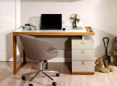 Moderner grauer Holzschreibtisch für Büro und Homeoffice