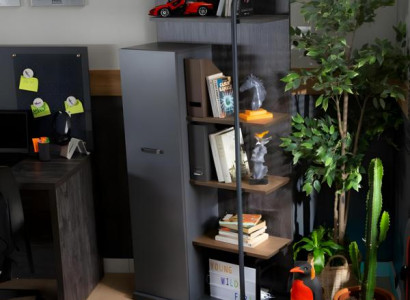 Elegantes graues Holz Bücherregal im modernen Design
