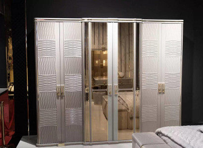 Eleganter grauer Kleiderschrank aus Holz im modernen Design