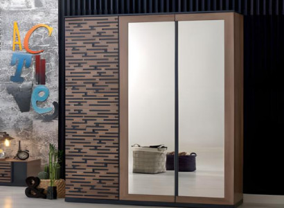 Brauner Holzschrank im eleganten Design