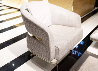 Moderner grauer Stoffsessel im eleganten Design, langlebig und bequem