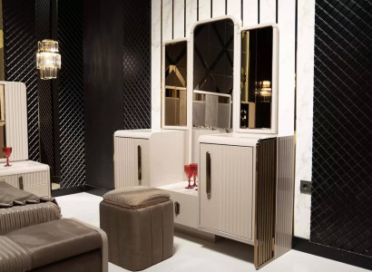 Eleganter Beiger Schminktisch mit Spiegel und Hocker aus Holz