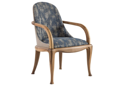 Moderner grauer Stoffsessel mit Holzrahmen