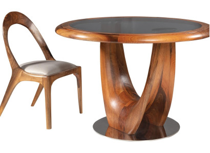 Eleganter brauner Holztisch in modernem Design