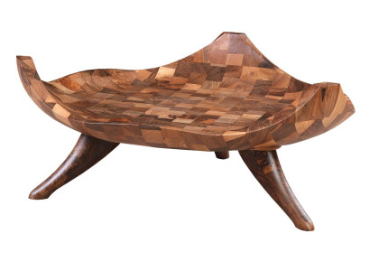 Moderner brauner Holz-Couchtisch mit eleganter Optik