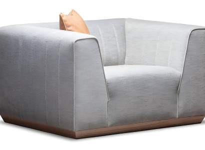 Moderner weißer Holzsessel mit schlichter Eleganz