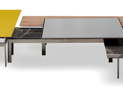 Moderner grauer Couchtisch aus Metall im eleganten Design