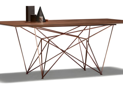 Eleganter brauner Esstisch aus Metall im klassischen Design