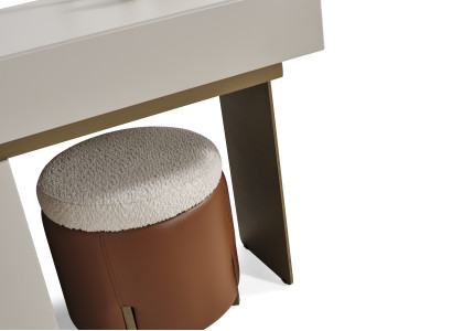 Beiger Holz Hocker im eleganten Design für Wohnzimmer und Schlafzimmer