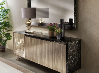Sideboard mit Spiegel – Für einen eleganten und funktionalen Raum.